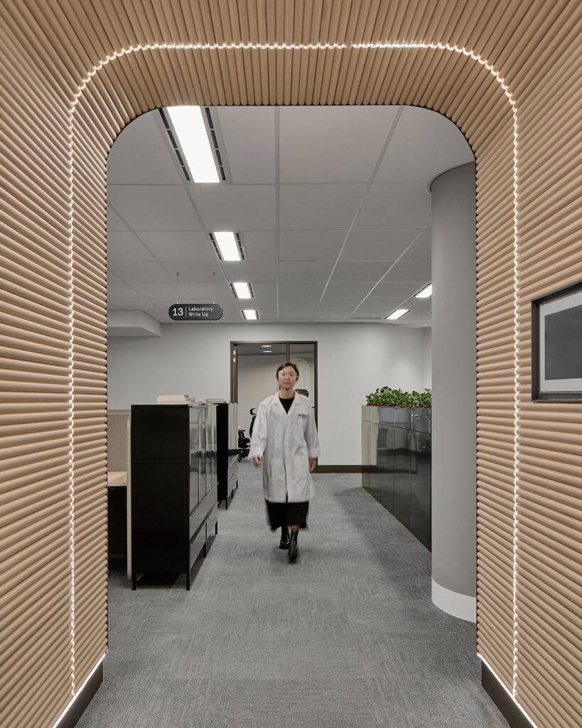 Centre for Eye Research Australia Modulo Batten Image 6